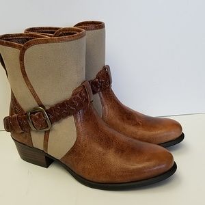 New Ariat Women's Sojourn